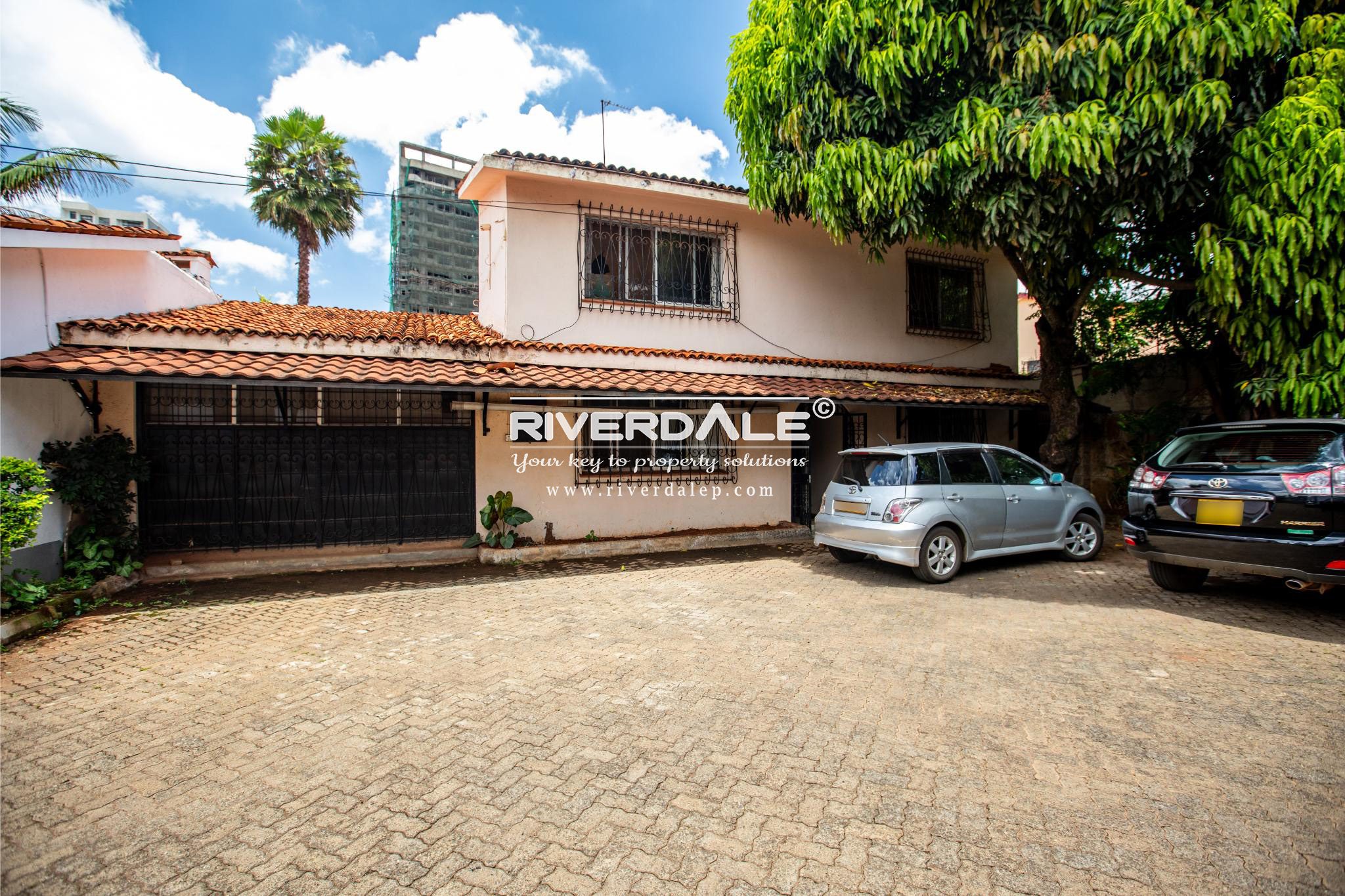 Elegant 6-Bedroom Villa For Sale In Parklands